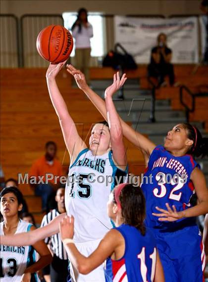 Thumbnail 3 in Hardin-Jefferson vs Pasadena Memorial (McDonalds Texas Invitational) photogallery.