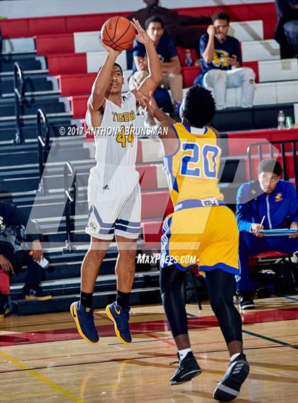 Thumbnail 2 in Grant vs. Inderkum (Cordova Christmas Tournament) photogallery.