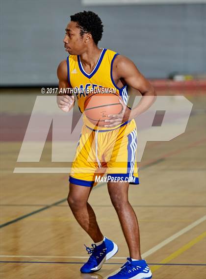Thumbnail 2 in Grant vs. Inderkum (Cordova Christmas Tournament) photogallery.