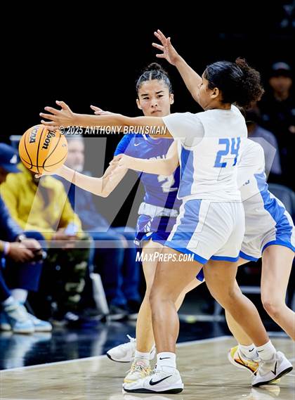 Thumbnail 3 in Rancho Bernardo vs Caruthers (CIF State D2 Final) photogallery.