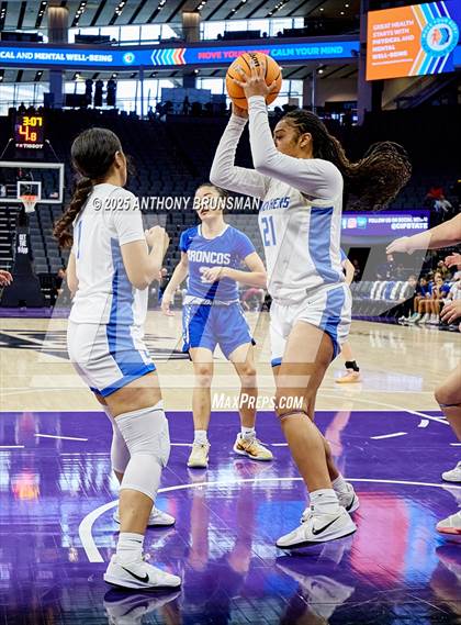 Thumbnail 2 in Rancho Bernardo vs Caruthers (CIF State D2 Final) photogallery.