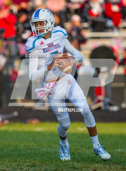 Thumbnail 3 in Rich Central @ Highland (IHSA 5A 1st Round Playoff) photogallery.