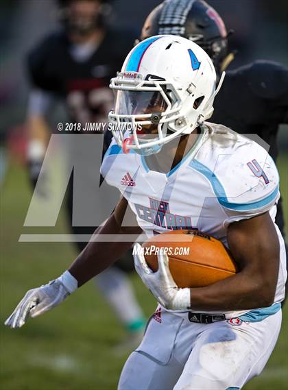 Thumbnail 3 in Rich Central @ Highland (IHSA 5A 1st Round Playoff) photogallery.