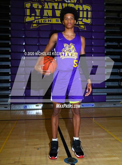 Thumbnail 3 in Lynwood Varsity Basketball Photo Shoot photogallery.