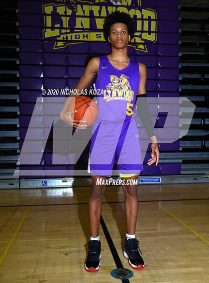 Thumbnail 2 in Lynwood Varsity Basketball Photo Shoot photogallery.