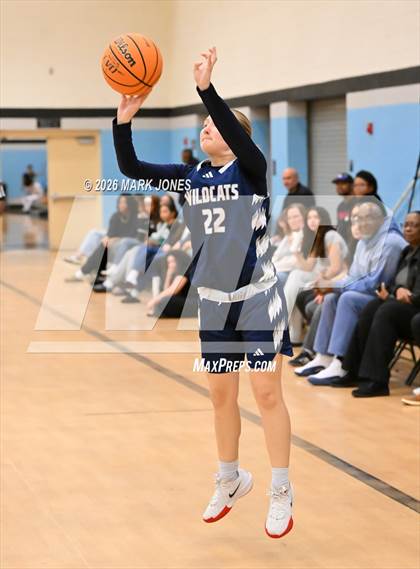 Thumbnail 3 in Willow Canyon vs. Estrella Foothills (Wolves Holiday Classic Tournament) photogallery.