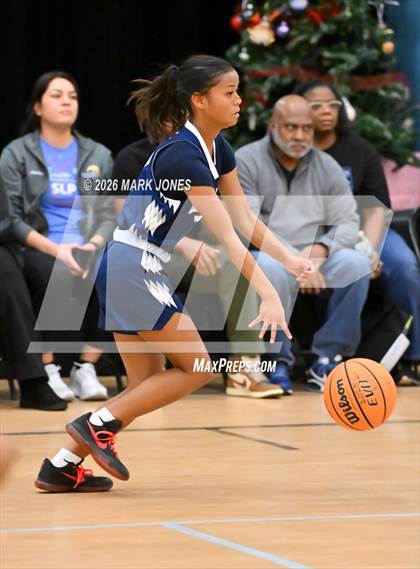 Thumbnail 1 in Willow Canyon vs. Estrella Foothills (Wolves Holiday Classic Tournament) photogallery.