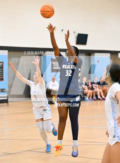 Thumbnail 1 in Willow Canyon vs. Estrella Foothills (Wolves Holiday Classic Tournament) photogallery.