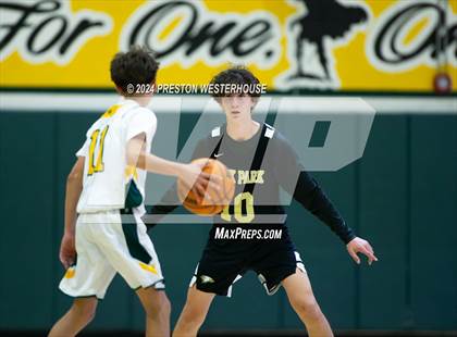 Thumbnail 3 in Oak Park @ Moorpark photogallery.