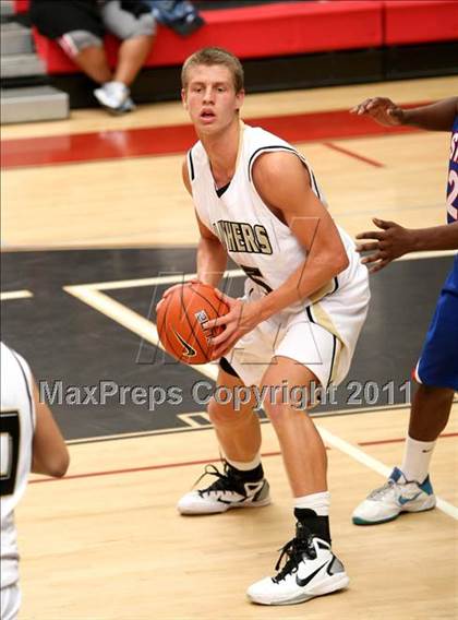 Thumbnail 2 in Palos Verdes Peninsula vs. Washington (Westchester Classic) photogallery.