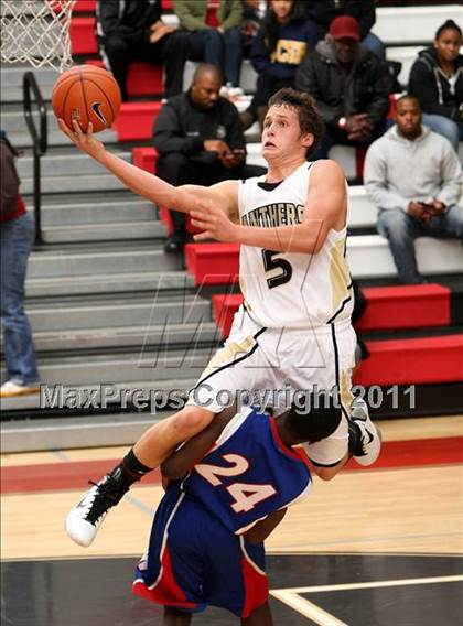 Thumbnail 1 in Palos Verdes Peninsula vs. Washington (Westchester Classic) photogallery.
