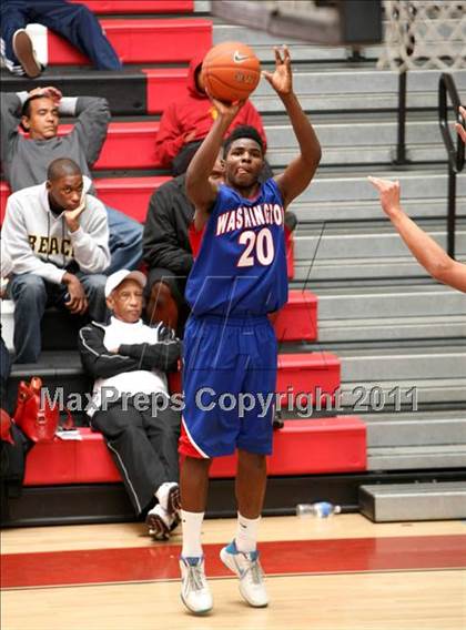 Thumbnail 1 in Palos Verdes Peninsula vs. Washington (Westchester Classic) photogallery.