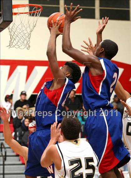 Thumbnail 1 in Palos Verdes Peninsula vs. Washington (Westchester Classic) photogallery.