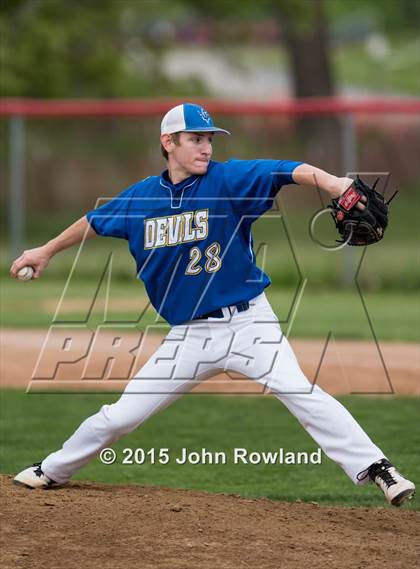 Thumbnail 2 in Gurnee Warren @ Deerfield photogallery.