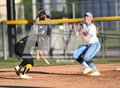 Thumbnail 3 in Johnson vs Brennan (UIL 6A Bi District) photogallery.