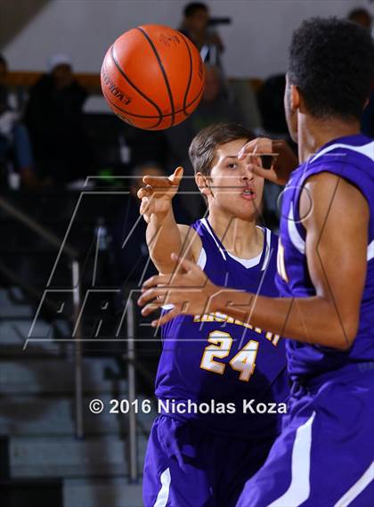 Thumbnail 3 in Oakwood vs. Righetti (Hart Tournament) photogallery.