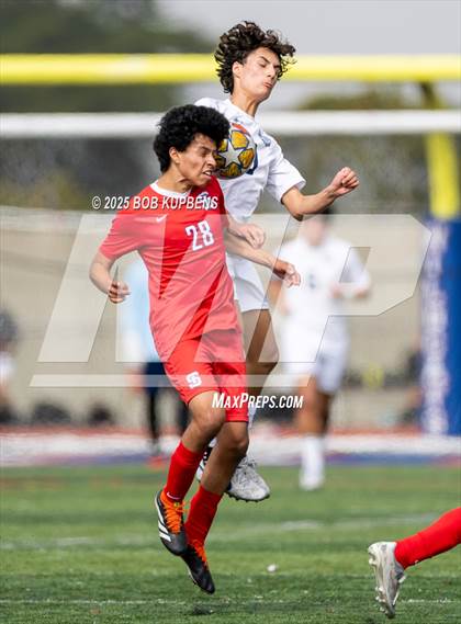 Thumbnail 1 in Carlmont vs. St. Ignatius College Preparatory (CCS Division II Round 1) photogallery.