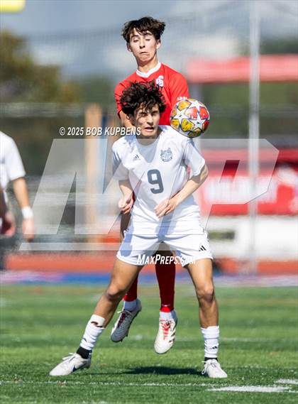 Thumbnail 3 in Carlmont vs. St. Ignatius College Preparatory (CCS Division II Round 1) photogallery.