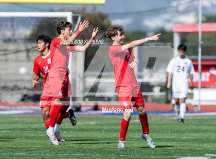 Thumbnail 2 in Carlmont vs. St. Ignatius College Preparatory (CCS Division II Round 1) photogallery.