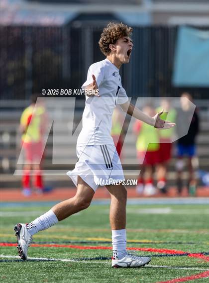 Thumbnail 2 in Carlmont vs. St. Ignatius College Preparatory (CCS Division II Round 1) photogallery.