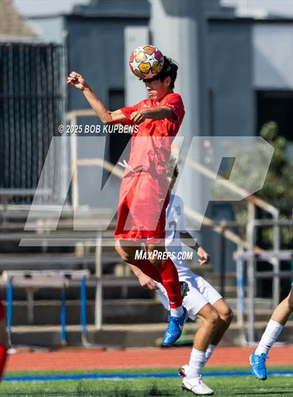 Thumbnail 2 in Carlmont vs. St. Ignatius College Preparatory (CCS Division II Round 1) photogallery.