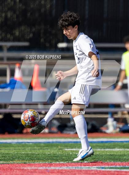 Thumbnail 3 in Carlmont vs. St. Ignatius College Preparatory (CCS Division II Round 1) photogallery.