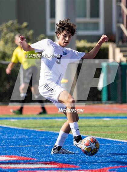 Thumbnail 2 in Carlmont vs. St. Ignatius College Preparatory (CCS Division II Round 1) photogallery.