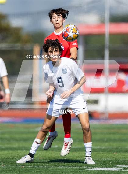 Thumbnail 1 in Carlmont vs. St. Ignatius College Preparatory (CCS Division II Round 1) photogallery.