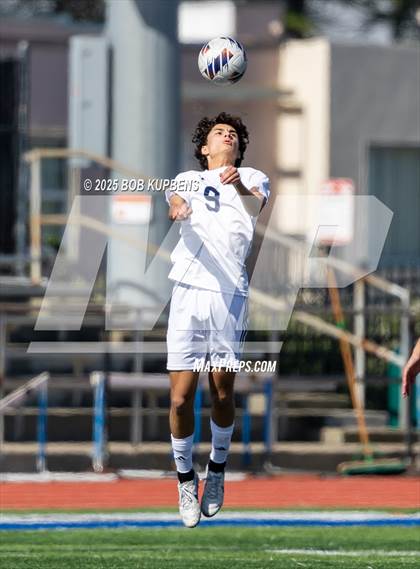 Thumbnail 3 in Carlmont vs. St. Ignatius College Preparatory (CCS Division II Round 1) photogallery.