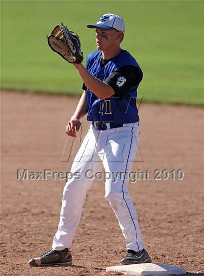 Thumbnail 3 in Honeoye vs. Warsaw (Section 5 Class CC Semifinal) photogallery.