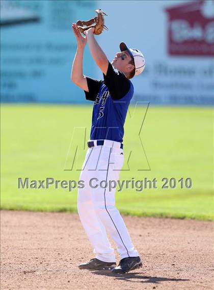 Thumbnail 3 in Honeoye vs. Warsaw (Section 5 Class CC Semifinal) photogallery.