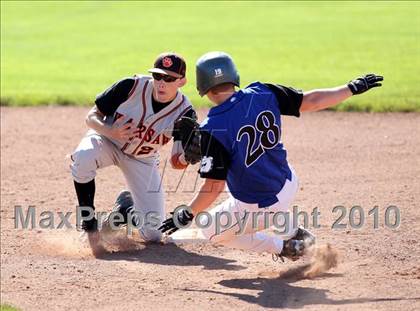 Thumbnail 2 in Honeoye vs. Warsaw (Section 5 Class CC Semifinal) photogallery.