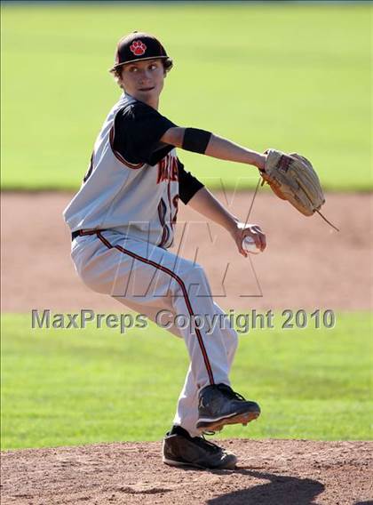 Thumbnail 3 in Honeoye vs. Warsaw (Section 5 Class CC Semifinal) photogallery.
