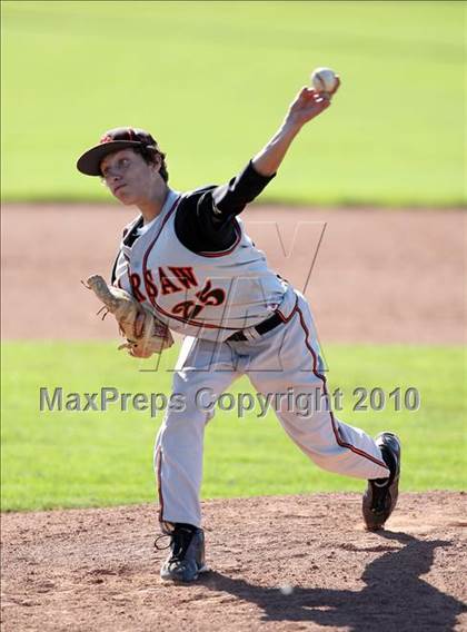 Thumbnail 1 in Honeoye vs. Warsaw (Section 5 Class CC Semifinal) photogallery.