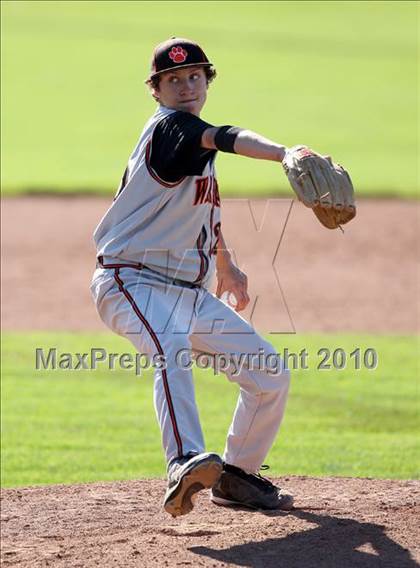 Thumbnail 1 in Honeoye vs. Warsaw (Section 5 Class CC Semifinal) photogallery.