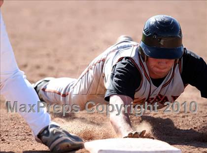 Thumbnail 2 in Honeoye vs. Warsaw (Section 5 Class CC Semifinal) photogallery.