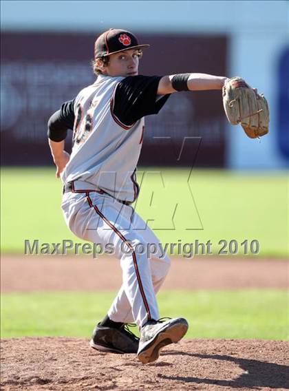 Thumbnail 3 in Honeoye vs. Warsaw (Section 5 Class CC Semifinal) photogallery.
