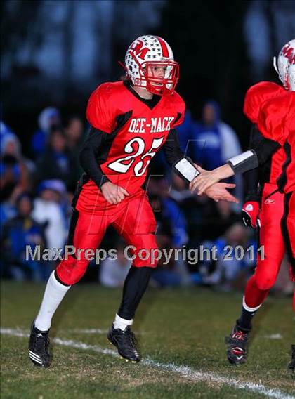 Thumbnail 2 in Deer Creek-Mackinaw vs. Clifton Central (IHSA Class 2A Quarterfinal) photogallery.