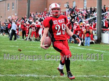 Thumbnail 2 in Deer Creek-Mackinaw vs. Clifton Central (IHSA Class 2A Quarterfinal) photogallery.