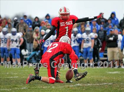 Thumbnail 1 in Deer Creek-Mackinaw vs. Clifton Central (IHSA Class 2A Quarterfinal) photogallery.