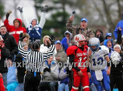 Thumbnail 1 in Deer Creek-Mackinaw vs. Clifton Central (IHSA Class 2A Quarterfinal) photogallery.