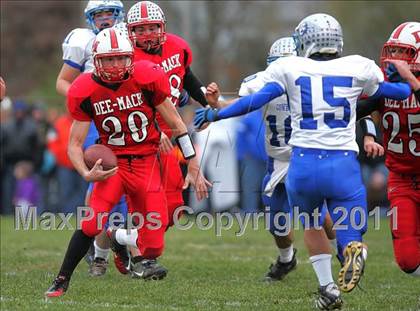 Thumbnail 3 in Deer Creek-Mackinaw vs. Clifton Central (IHSA Class 2A Quarterfinal) photogallery.
