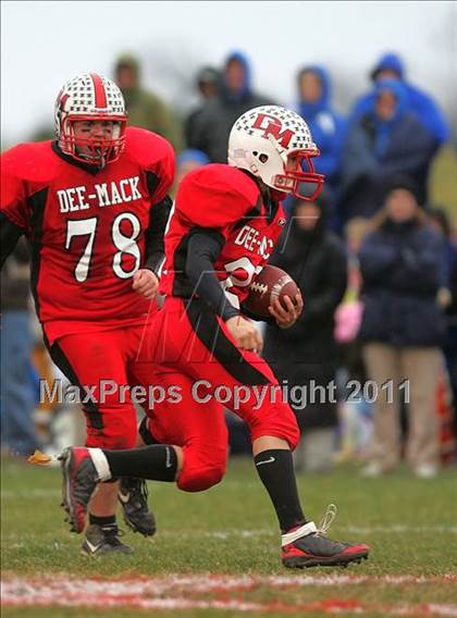 Thumbnail 2 in Deer Creek-Mackinaw vs. Clifton Central (IHSA Class 2A Quarterfinal) photogallery.