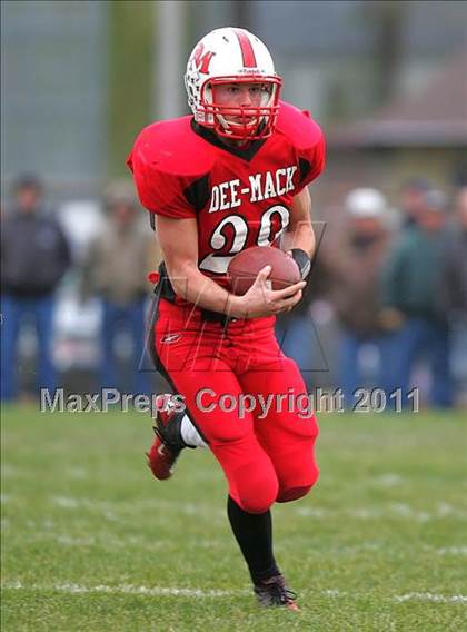 Thumbnail 1 in Deer Creek-Mackinaw vs. Clifton Central (IHSA Class 2A Quarterfinal) photogallery.