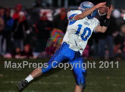 Thumbnail 1 in Deer Creek-Mackinaw vs. Clifton Central (IHSA Class 2A Quarterfinal) photogallery.