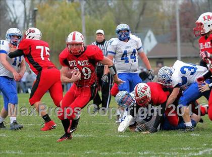 Thumbnail 1 in Deer Creek-Mackinaw vs. Clifton Central (IHSA Class 2A Quarterfinal) photogallery.
