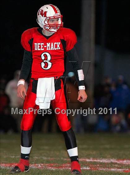 Thumbnail 2 in Deer Creek-Mackinaw vs. Clifton Central (IHSA Class 2A Quarterfinal) photogallery.