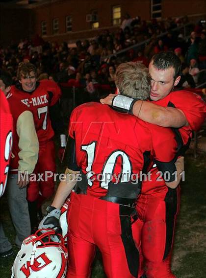 Thumbnail 1 in Deer Creek-Mackinaw vs. Clifton Central (IHSA Class 2A Quarterfinal) photogallery.