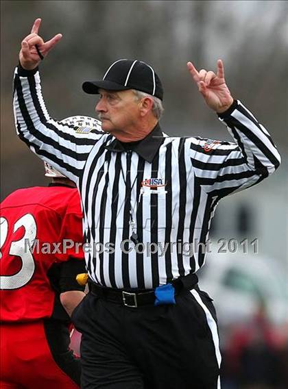 Thumbnail 2 in Deer Creek-Mackinaw vs. Clifton Central (IHSA Class 2A Quarterfinal) photogallery.