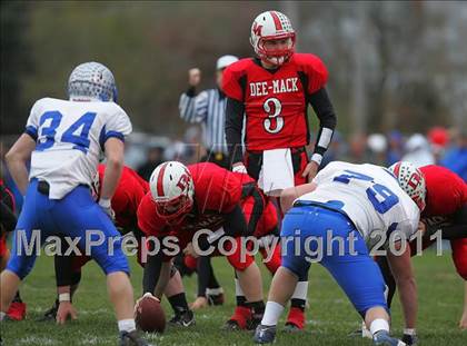 Thumbnail 2 in Deer Creek-Mackinaw vs. Clifton Central (IHSA Class 2A Quarterfinal) photogallery.